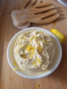 Classic hummus with lemon zest