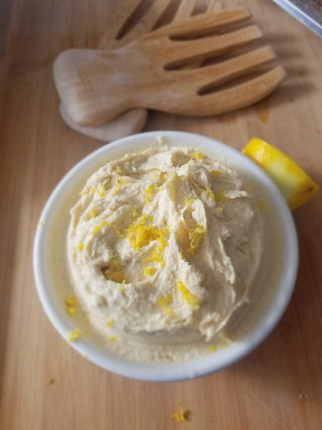 Classic hummus with lemon zest