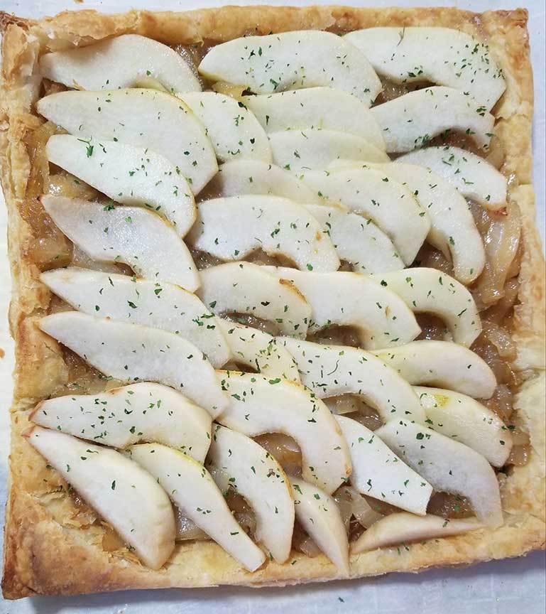 Pear & caramelized onion tart